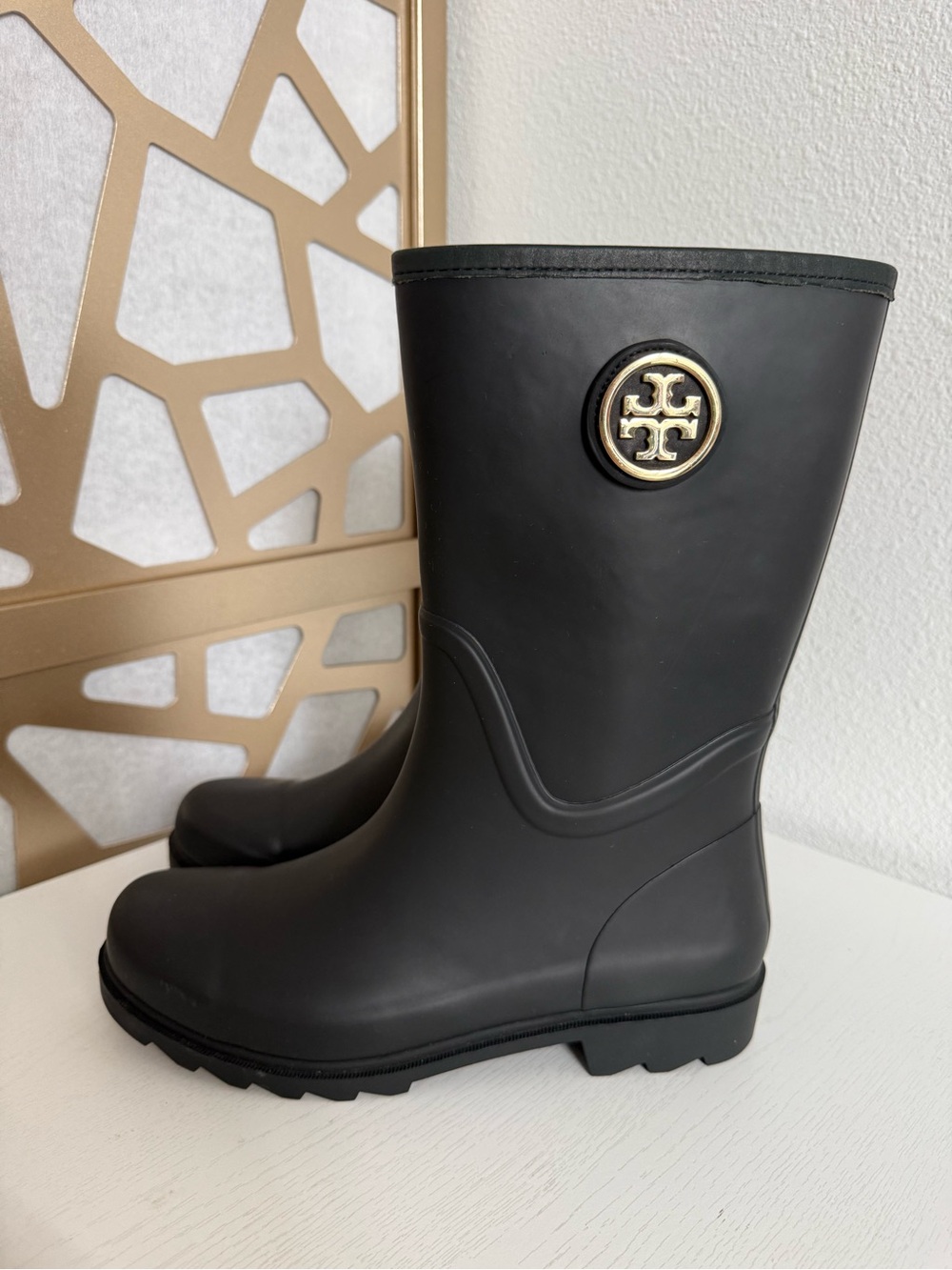 Tory Burch Black Rubber Maureen Rain Boots with Gold T Logo Medallion size 9 M